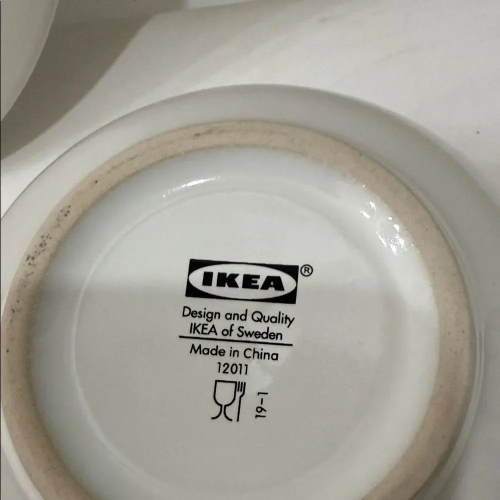 IKEA Christmas Elegant White Dinnerware Set Red Santa & Berries Blue Pine Set 2